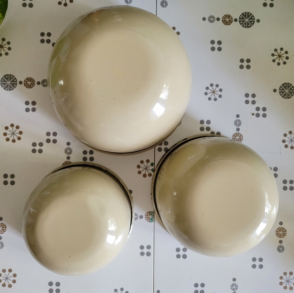 Set of 3 vintage nesting enamel containers with lids - Picture 4 of 8
